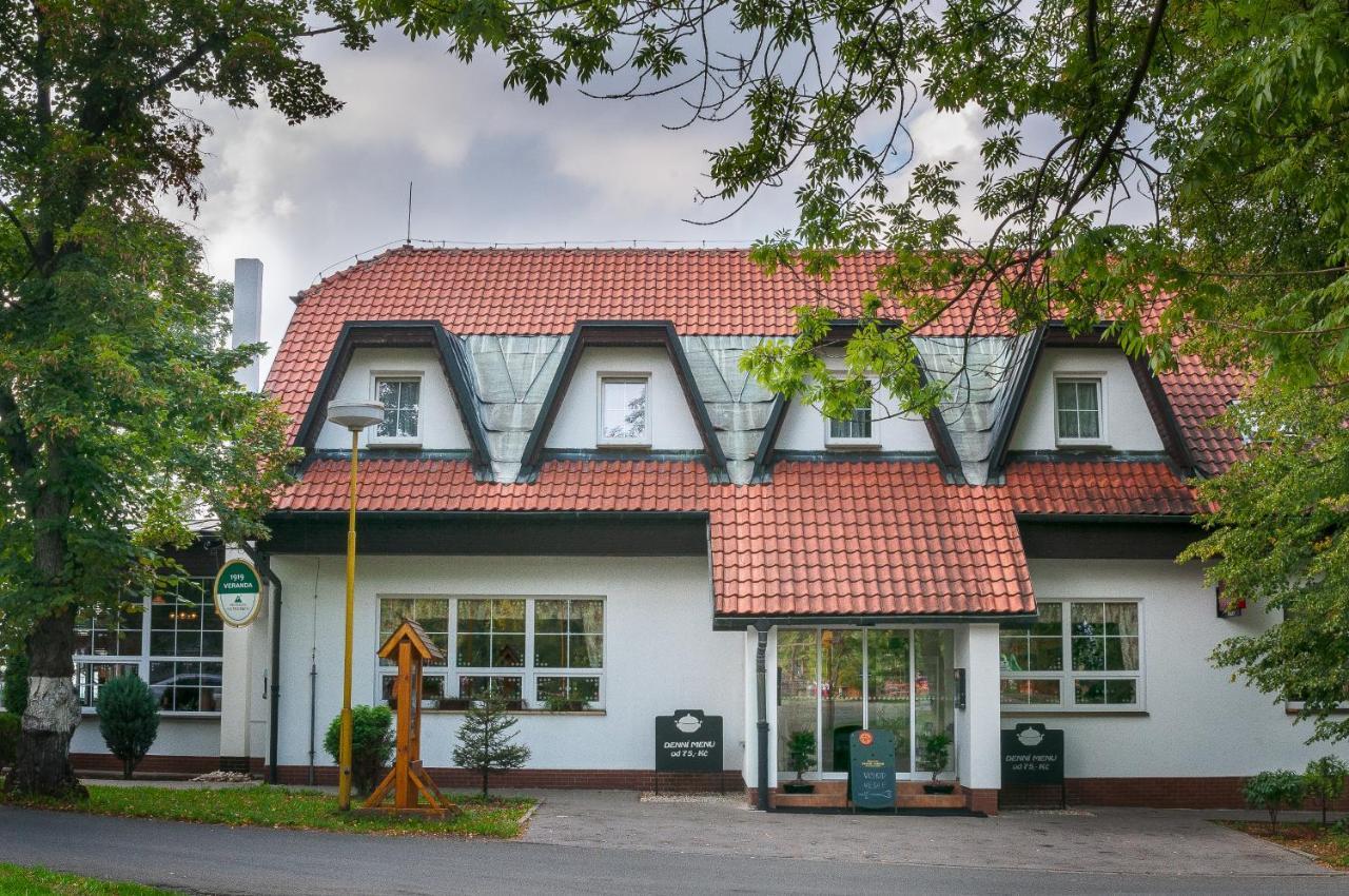 Hotel Na Skalkach โนวี ยิชีน ภายนอก รูปภาพ
