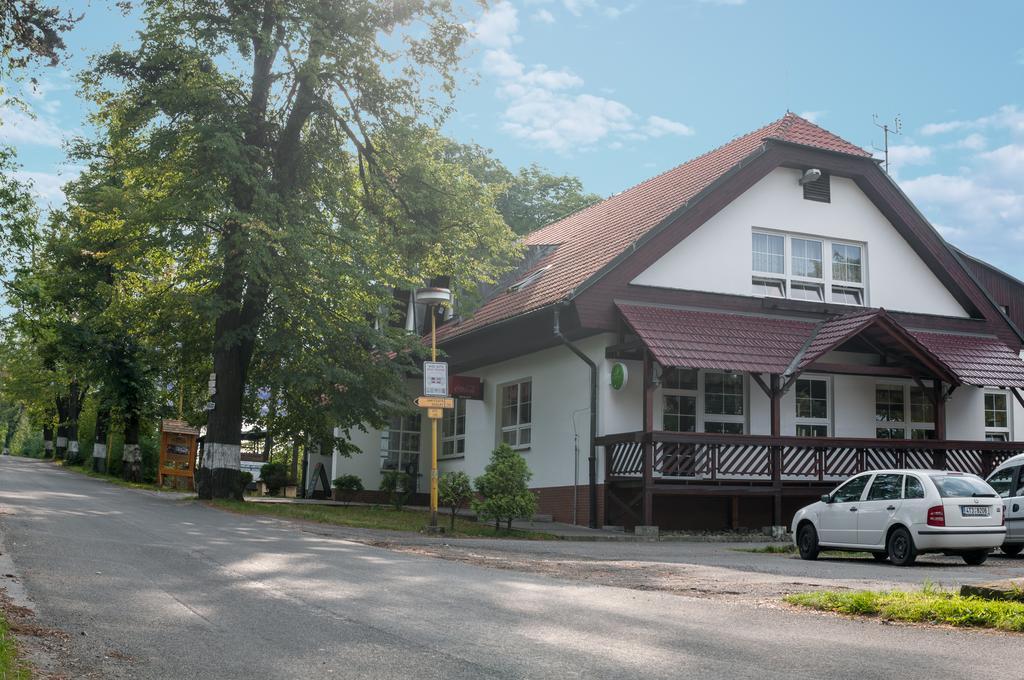 Hotel Na Skalkach โนวี ยิชีน ภายนอก รูปภาพ