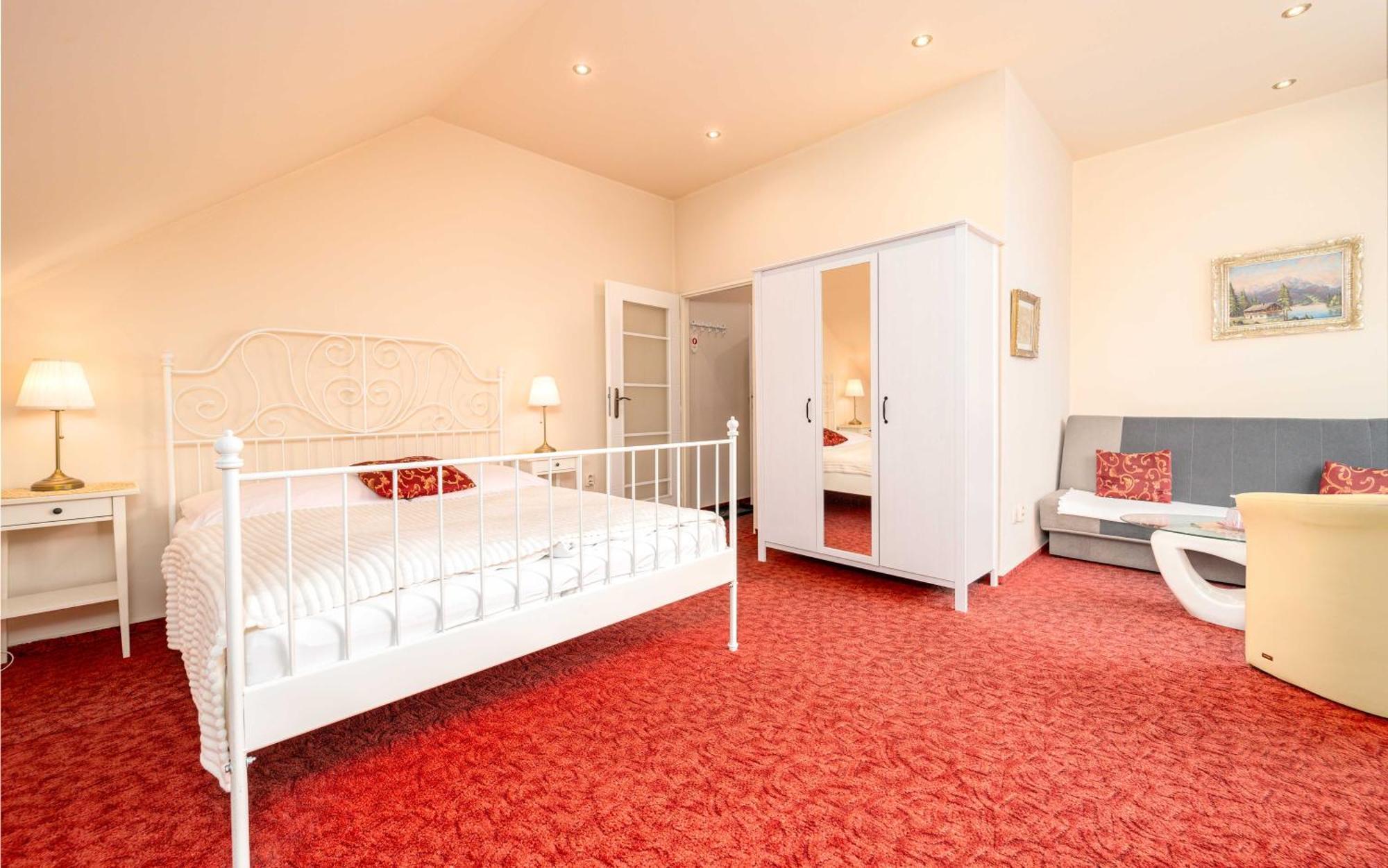 Hotel Na Skalkach โนวี ยิชีน ภายนอก รูปภาพ